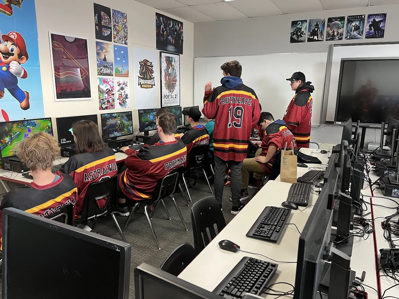 Ponderosa League of Legends team practicing in the esports lab